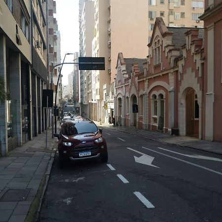 Ensolarado E Espacoso Quarto/Sala No Coracao De Poa ปอร์โตอัลเลเกร ภายนอก รูปภาพ