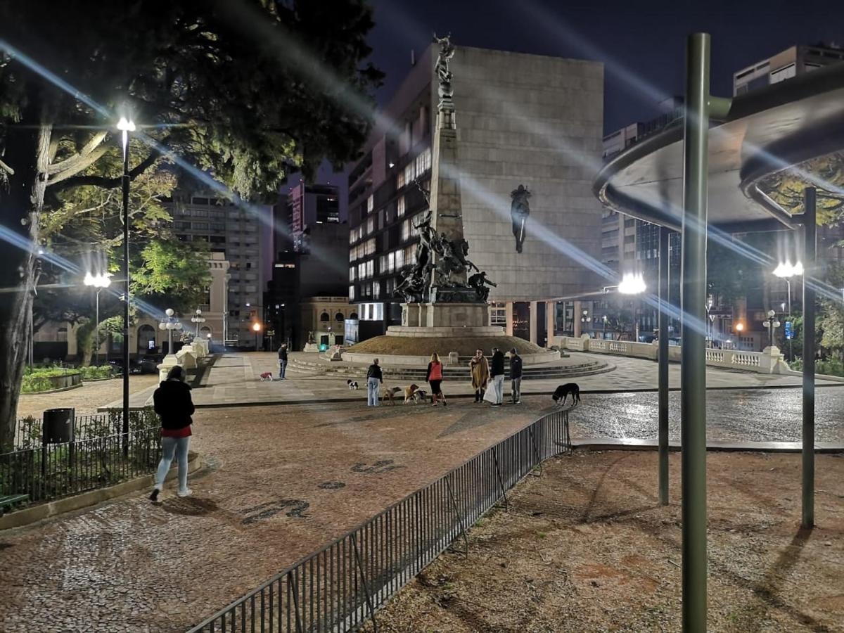 Ensolarado E Espacoso Quarto/Sala No Coracao De Poa ปอร์โตอัลเลเกร ภายนอก รูปภาพ