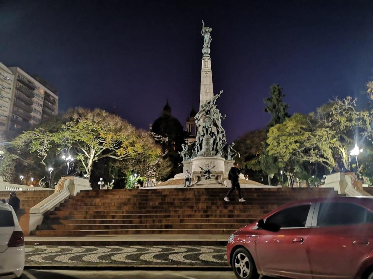 Ensolarado E Espacoso Quarto/Sala No Coracao De Poa ปอร์โตอัลเลเกร ภายนอก รูปภาพ